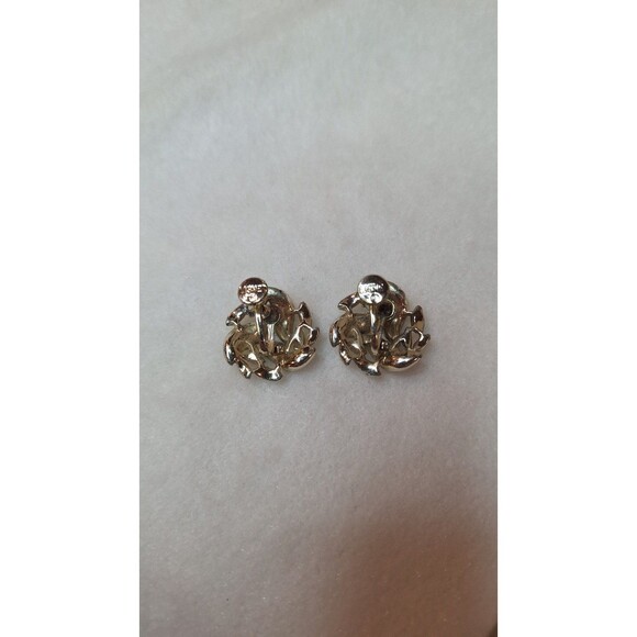 Lisner Goldtone Screw back Vintage Earrings - Picture 2 of 7